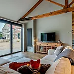 Holiday home 1 Bed In Leeds Oc-89862 *