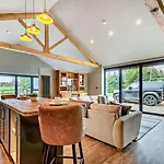 1 Bed In Leeds Oc-89862 Holiday home *