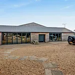 1 Bed In Leeds Oc-89862 Holiday home